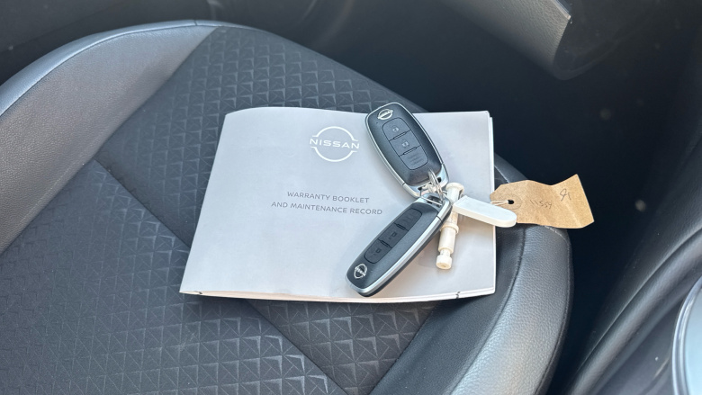 Nissan Juke 1.0 DiG-T 114 N-Connecta 5dr Petrol Hatchback